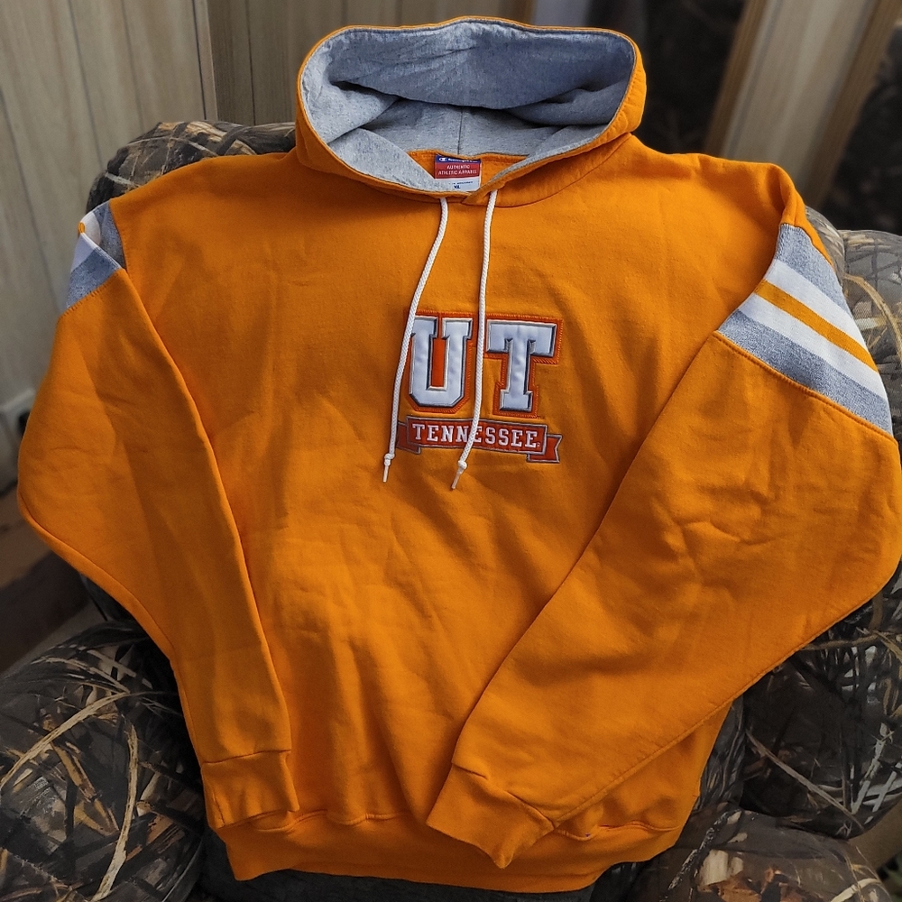 CHAMPION University of Tennessee Volunteers Hooded sweatshirt-Hoodie. Wow.